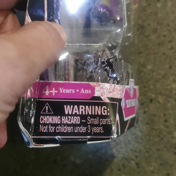 Twistys Girlz Girls Ruby Spark Petz Pets Spin Master Series 2 Doll NWT NEW Twist - Picture 9 of 15